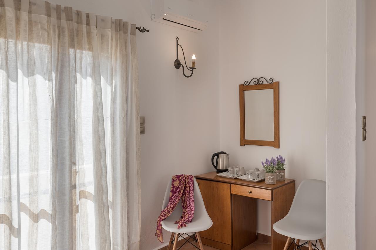 Iliada Hotell Ermoupoli Exteriör bild